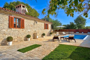 Pool, House, Sundeck