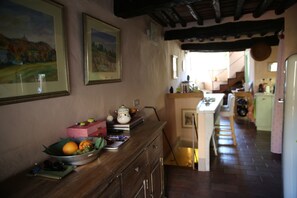 Entrance into Kitchen from Piazza