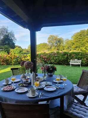 Outdoor dining