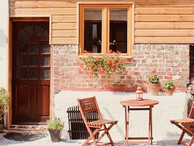 La Petite Pâquerette - beautiful renovated beamed country style cottage