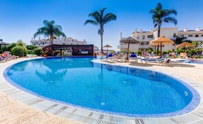 Poolside bar serving drinks and snacks