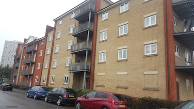1 BEDROOM AVAILABLE IN A 2 BED FLAT