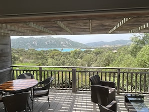Terrasse de 18 m2 avec coin repas et coin détente