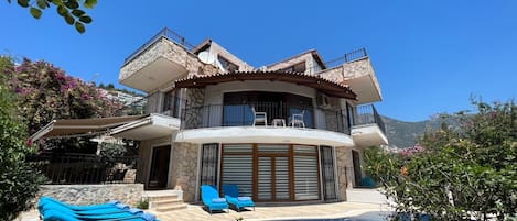 Villa Katya offering space, privacy, extensive gardens and pool with all day sun