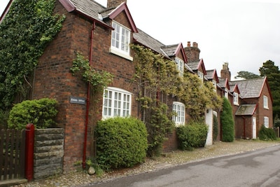 Rose Cottage by Tatton Stays