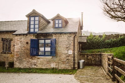 Hay barn cottage at New Mills Marina 