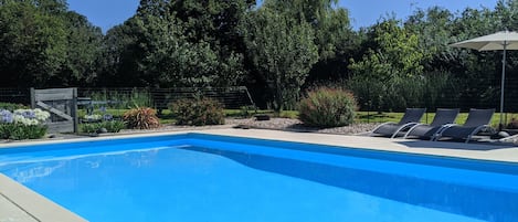 10m x 5m outdoor heated pool (shared), 28 degrees from May - September