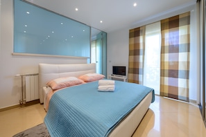 Master bedroom with double bed 