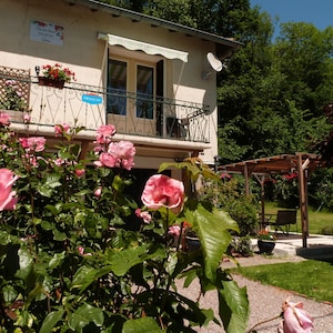 La Garenne, casa de campo de 3 estrellas junto al río con vistas al pueblo desde Vienne River Vacances