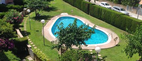 Vista de la piscina desde la terraza