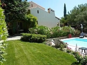 garden by the pool