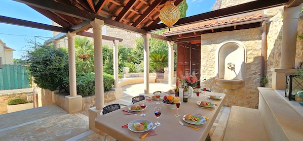 Outdoor dining