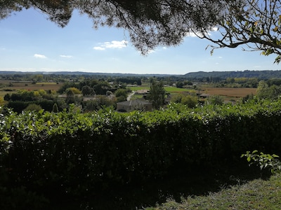 Beautiful views, private Dordogne family home yet close to amenities