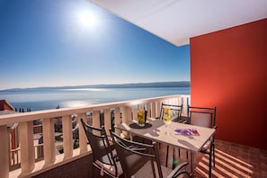Amazing sea and island view, only 200m from the sandy beaches