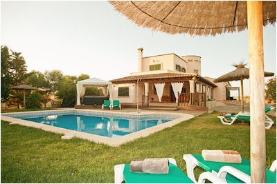 BEAUTIFUL PRIVATE FINCA NEXT TO THE ES TRENC NATURAL PARK, 1,200m FROM THE BEACH