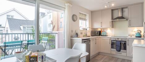 Kitchen breakfast room with access to balcony