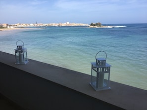 Vue sur la plage ou l’océan