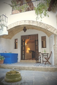 Renovated 17th Century Townhouse, With Patio And Roof Terrace