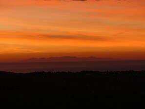 La corse vue de La Maserade au lever du soleil