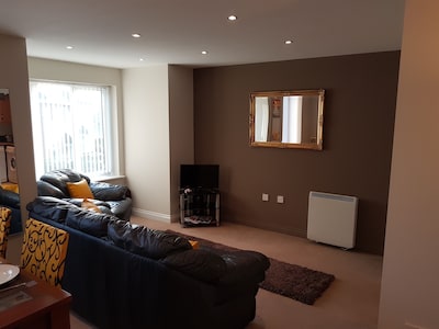 Donington 5 -  Super two bedroom Serviced Apartment 