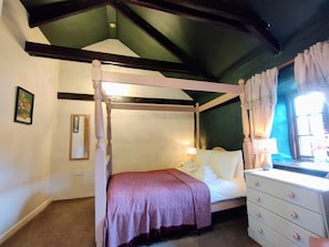 Upstairs bedroom has 4-poster, vaulted ceilings and an en suite bathroom