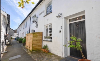 Cosy Fisherman's Cottage  in the very heart of Aberdovey -Pet Friendly