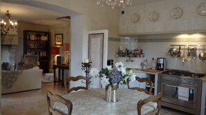 la cuisine/salle à manger