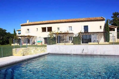 Rental in a farmhouse in the heart of 20 hectares of vineyards and olive trees