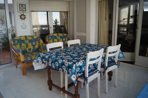 Covered terrace with seaview