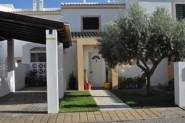 Villa Sol´s Main Entrance w/Carport & Olive Tree