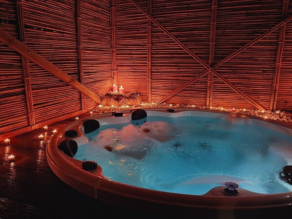 Indoor spa tub