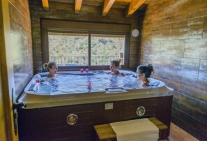 Indoor spa tub