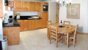Kitchen/Dining area