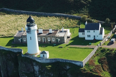 The Lighthouse Cottage - unique, spacious house with stunning seaviews