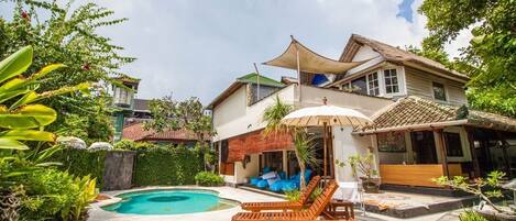 Traditional 8br Villa Central Seminyak 