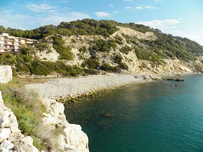 Apartment in complex with direct access to the sea