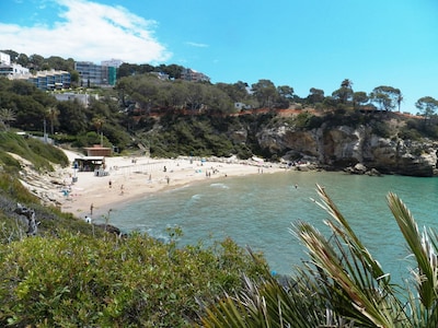 Apartment in complex with direct access to the sea