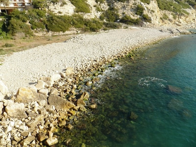 Apartment in complex with direct access to the sea