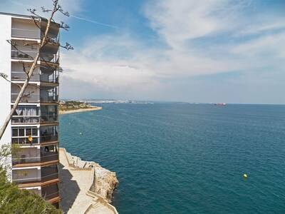 Apartment in complex with direct access to the sea