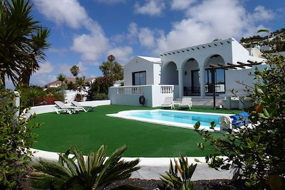 2 Bedroom Detatched Villa Shibui Nazaret Lanzarote Private Heated Pool & Garden