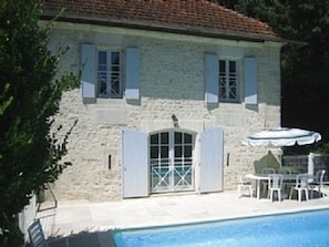 Nos Reves is a typical charentaise house