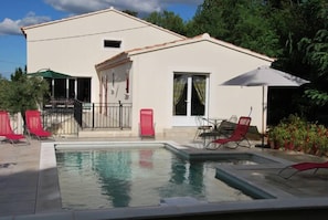 La Cascadelle avec sa piscine et sa grande plage