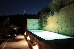 Pool lighting for evening dips