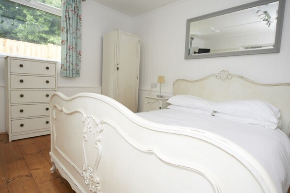 Comfy Vintage Bed