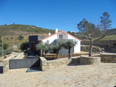 Häuser im Naturpark Serra de S. Mamede mit Pool