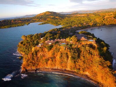 La Plus Belle Vue De Nosy Be Avec Vue Sur L Océan Une Oasis De Verdure De Silence Nosy Be