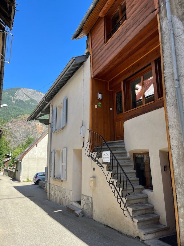 Maison des bergers has a great location in the centre of Bourg d’Oisans 