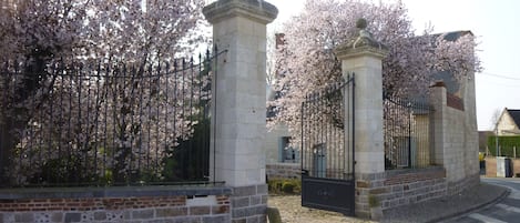 Bienvenue au gîte de l'Abbaye d'Etrun .