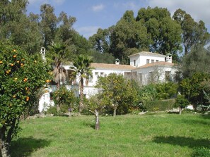 Haupthaus der Finca mit den Apartments El Patio, El Arco und La Torre