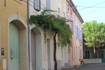 Preciosa casa de época en un pueblo en el corazón de la región de Languedoc